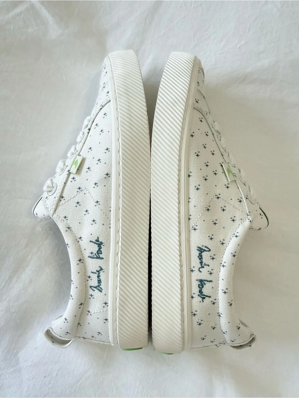 Cariuma | Women’s 8 | Marie Kondo OCA Low Off White Blue Star Sneakers | EUC